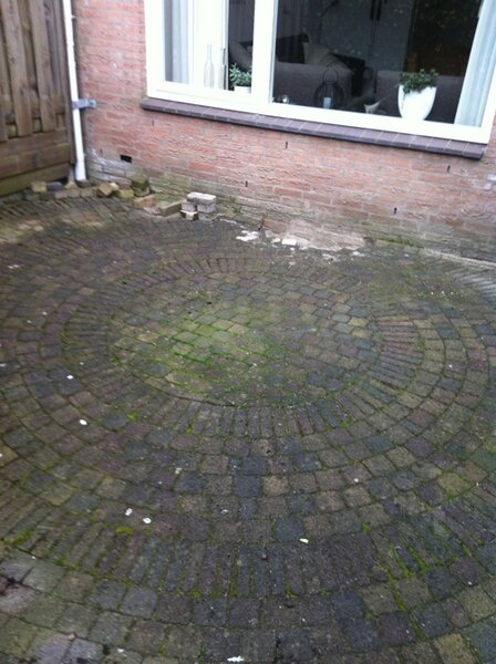 Aanleg van 2 cirkel terrassen met pad